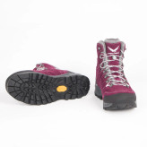 کفش ضد آب و مقاوم